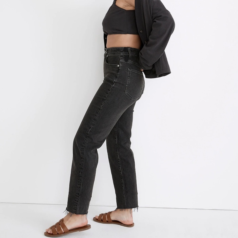 Madewell size 29 curvy perfect vintage straight jean with raw hem. Lunar wash.